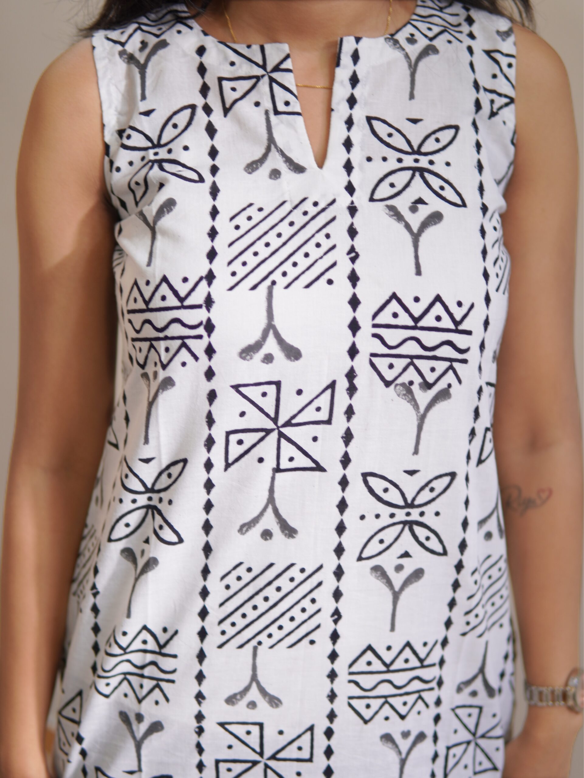 Neelrekha Print short kurti - Image 2