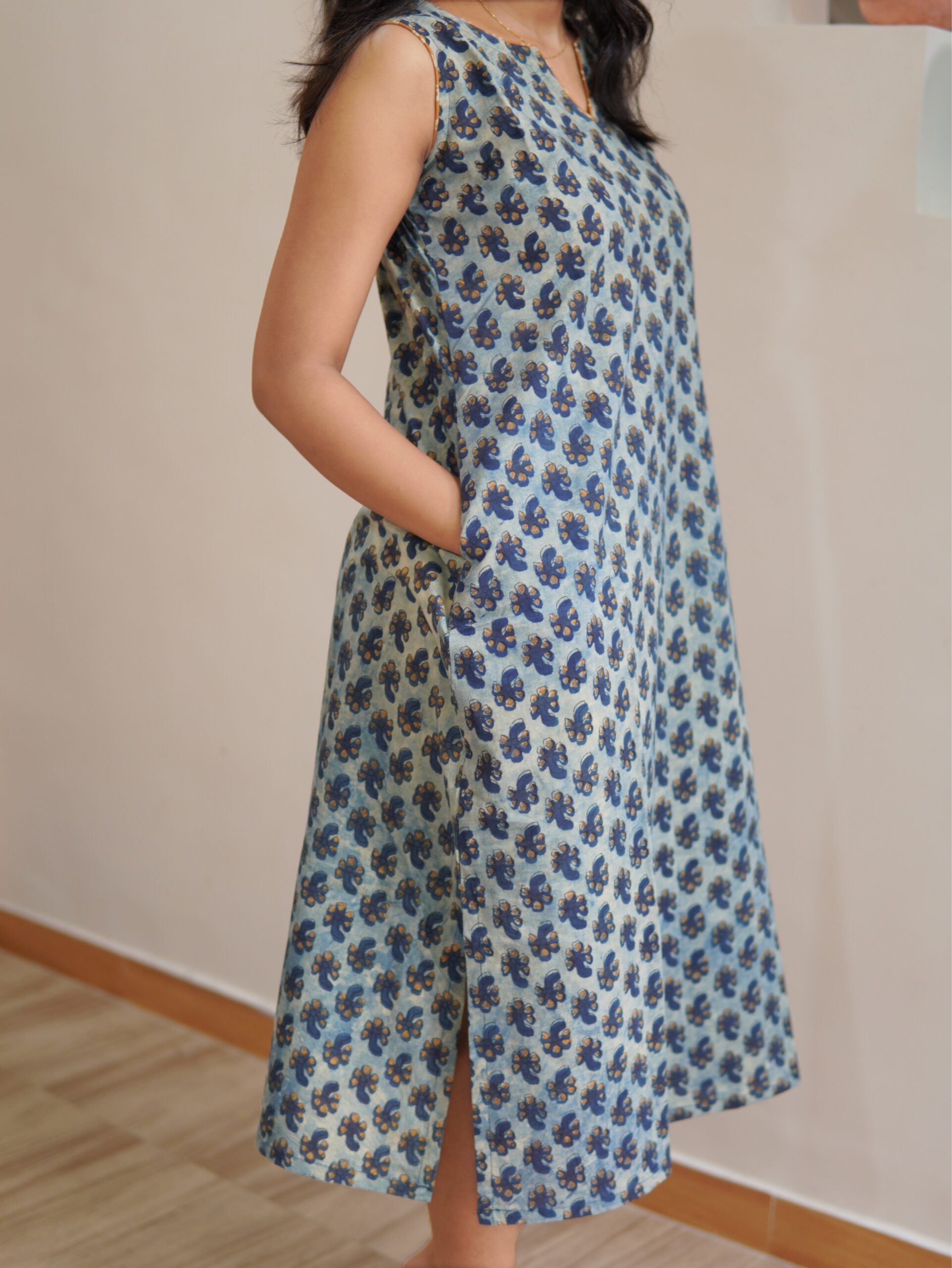 Vansapti A-line slit dress - Image 3